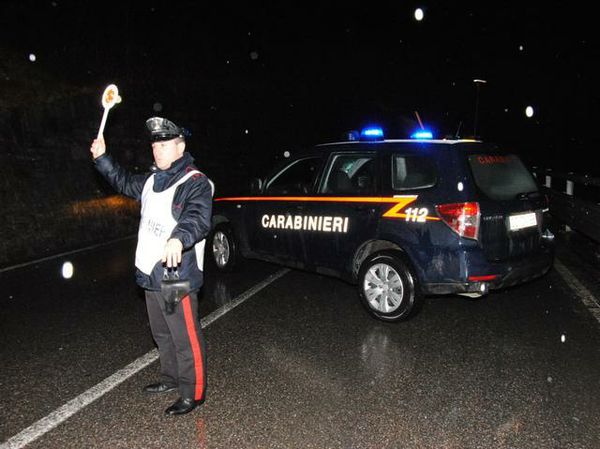 Blitz notturno dei Carabinieri: pattuglie, appostamenti e controlli alle automobili