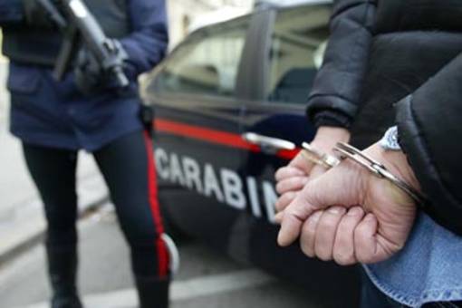 Rapina e pesta un pastore per 100 euro. Arrestato Romeno