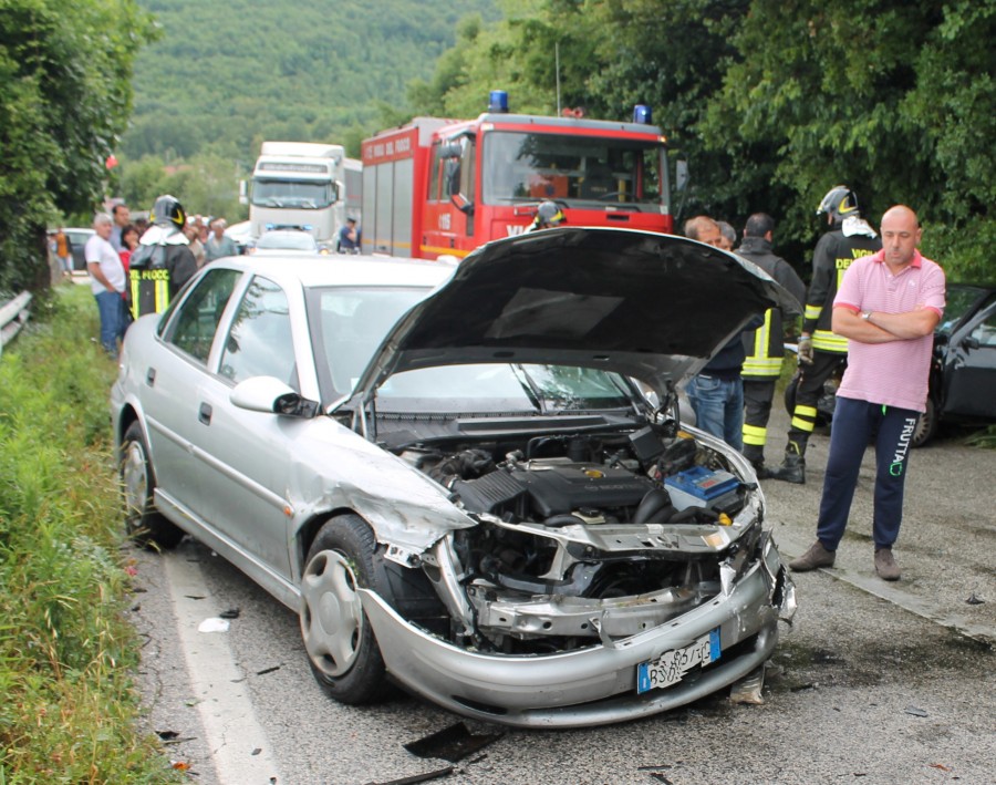 Traffico paralizzato dopo l'incidente di Montaquila: un ferito è ancora in prognosi riservata