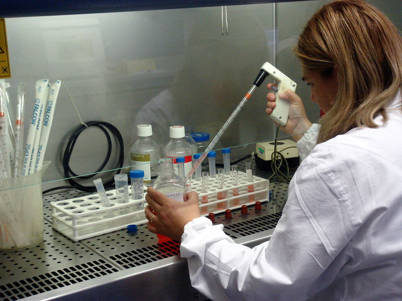 Cancro, l'Asl promette screening per uomini e donne