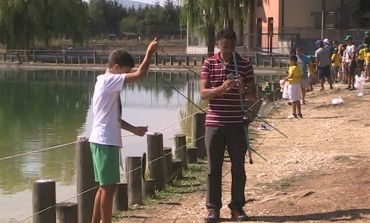 Trofeo Pierini, baby pescatori invadono il laghetto di Castel di Sangro