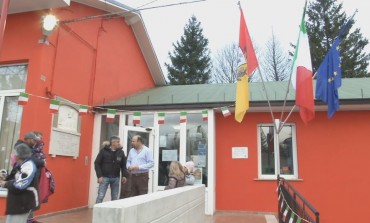 Castel di Sangro, scuola dell'infanzia chiusa: trovata la muta di un rettile dentro l'armadio