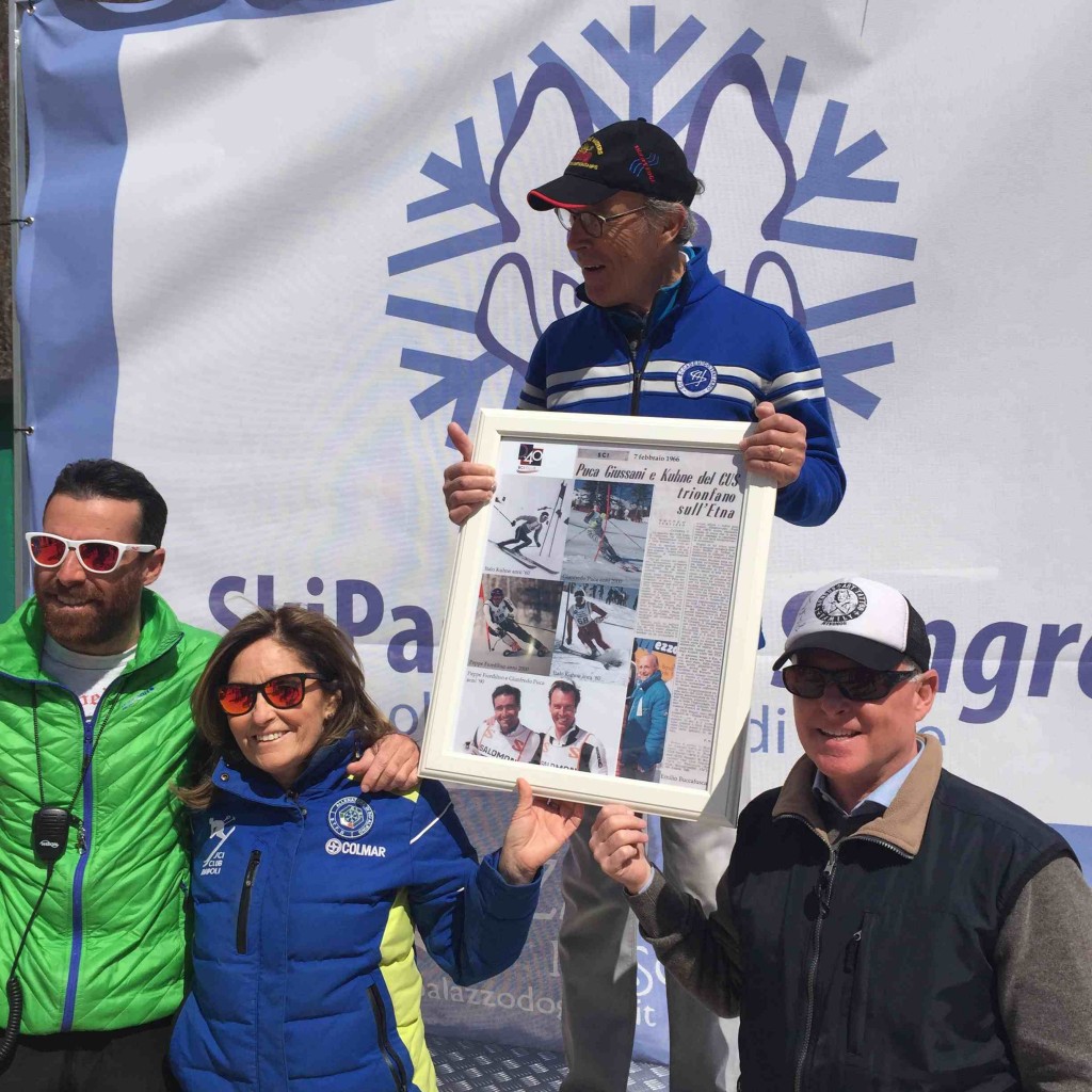 Gianfredo Puca premiato dai figli di Italo Kuhne, Diana e Fabrizio e dal nipote Luciano de Caro