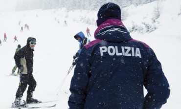 Monte Pratello, plauso di una sciatrice agli agenti della Polizia di Stato