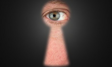 Stalking: Cos'è, Conseguenze Legali e Come Difendersi - Tutto sul Reato di Atti Persecutori"