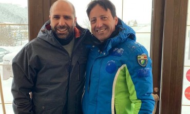 Roccaraso, il pulmino di Checco Zalone rimane impantanato nella neve e Di Donato lo aiuta