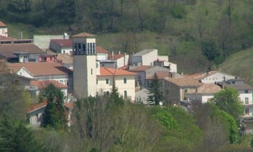 Ateleta, giovane spara dal balcone di casa: i carabinieri gli sequestrano i fucili