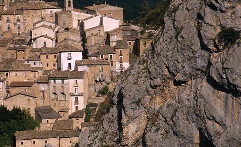 Anversa degli Abruzzi, sostegno alle famiglie per spese di trasporto e refezione scolastica