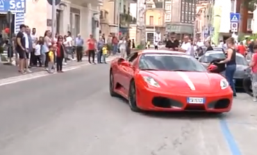 Raduno Ferrari a Castel Di Sangro, il cavallino rampante scalda i motori