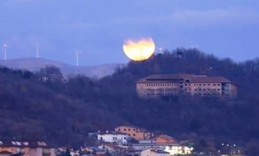 Telescopi e reflex in mano: domani c'è l'eclissi lunare