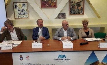 'MontagnAperta' - Il governatore del Molise Toma al forum di Capracotta: "700 euro mensili ai cittadini dei comuni inferiori a 2000 abitanti che aprono un'attività"