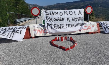 Chiusura viadotto Sente, cittadini inferociti contro il menefreghismo della politica