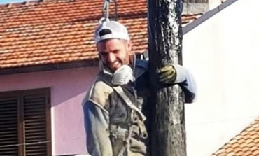 Agnone, il pasticciere Labbate conquista l'albero della cuccagna