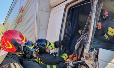 SS 652, incidente tra Tir a Cerro al Volturno: i Vigili del fuoco di Castel di Sangro salvano un autista