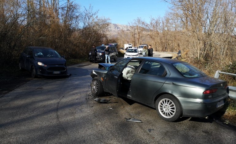 Sant'Angelo del Pesco, scontro tra due automobili sulla sp 88: un ferito