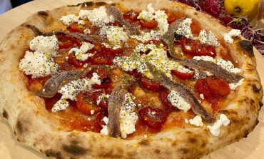 Salvatore Iorio vince il Masters of Pizza con la "CONFEE" a Bologna