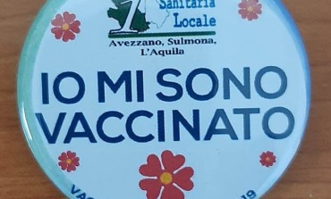 Vaccinazione Covid: dipendenti asl con la scritta "io mi sono vaccinato", ecco le spillette