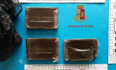 Arrestata ragazza per droga, Squadra Mobile sequestra 300 grammi di hashish