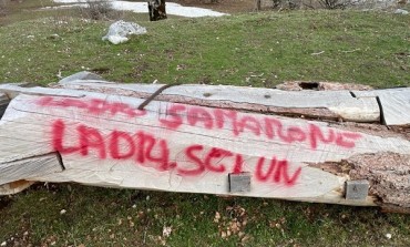 Animale Vegetale, distrutte e imbrattate con scritte di vernice rossa le opere nel Parco Nazionale