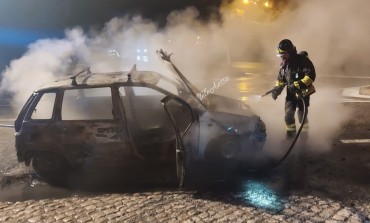 Auto si incendia per un cortocircuito ad Opi, nessun ferito