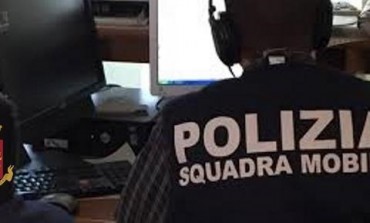 Ordina capi di abbigliamento griffati sui social ma è una truffa, denunciato campano