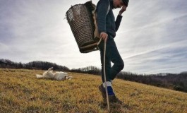 "Poesie per il paese" a Pescocostanzo, lettura di poesie per i vicoli e le botteghe