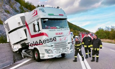 Castel di Sangro, incidente sulla SS 17: tir azzarda un sorpasso e provoca un ferito