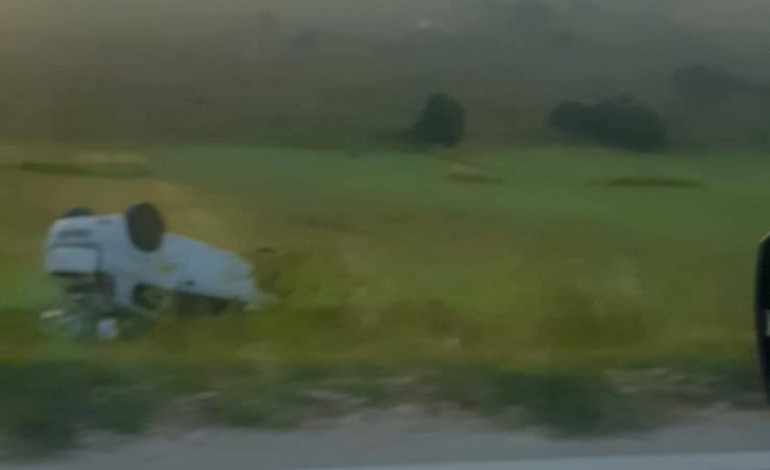 Incidente SS17: Auto si schianta contro il guardrail e si ribalta