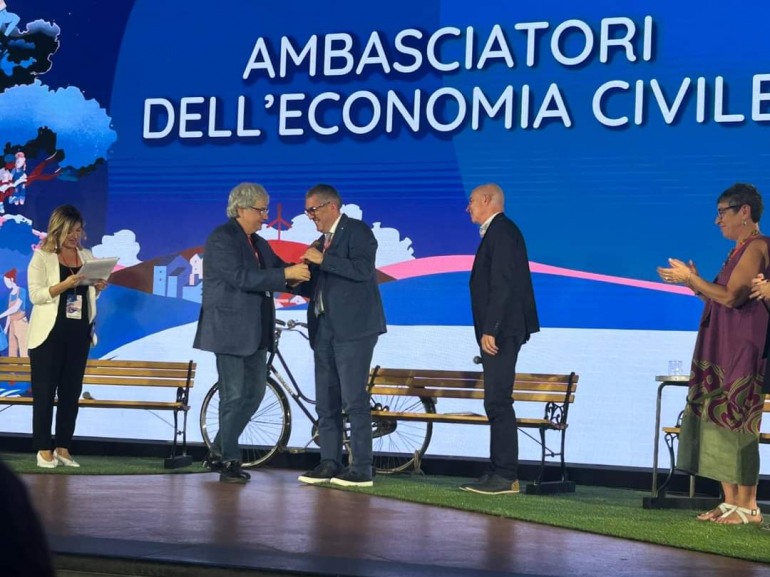 Il comune di Castel Del Giudice insignito del Premio “Ambasciatori Economia Civile 2023” a Firenze
