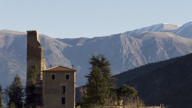 Anversa degli Abruzzi, Ennio Di Francesco presenta l’opera “Il vate e lo sbirro”