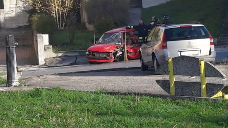 Castel di Sangro, violento scontro tra automobili