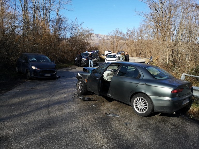 Sant’Angelo del Pesco, scontro tra due automobili sulla sp 88: un ferito