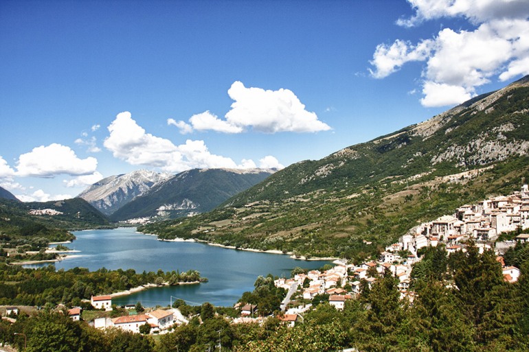 Barrea, grazie all’eccellente gestione della SACA il lago è  balneabile