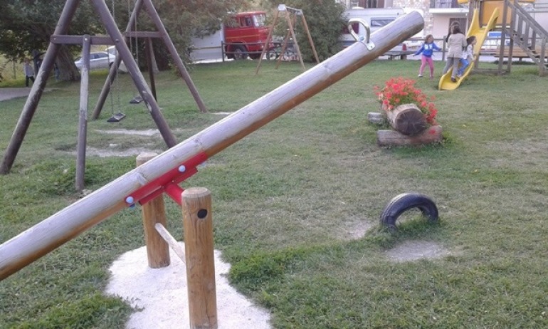 Pietransieri, parco giochi indecente: bambini a rischio incolumità