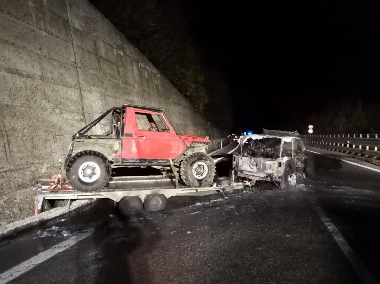 “Incidente” a Roccaraso, auto prende fuoco per guasto tecnico in galleria