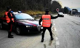 Fuggono dal posto di blocco e speronano l'auto dei Carabinieri, arrestati 2 magrebini