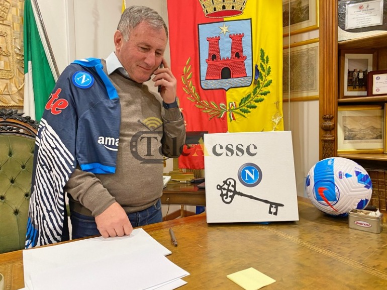 Castel di Sangro, Angelo Caruso consegna le chiavi della città al “Popolo Azzurro” del Napoli