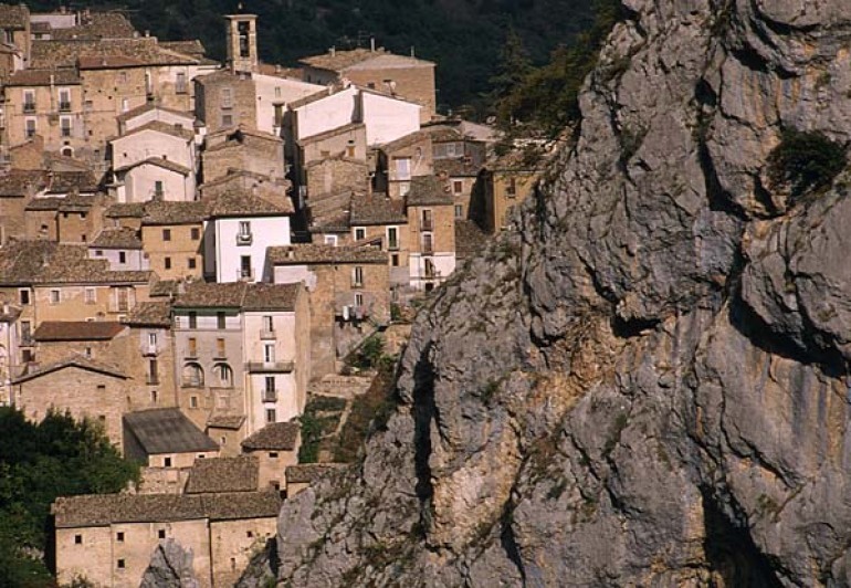 Anversa degli Abruzzi, sostegno alle famiglie per spese di trasporto e refezione scolastica