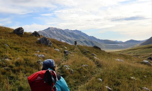 Si Apre la Stagione sul Cammino del Gran Sasso: Navetta Sostitutiva per la Funivia Chiusa