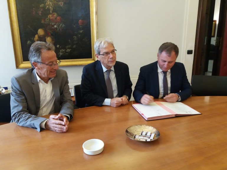 Abruzzo, Lolli e Caruso firmano il contratto istituzionale di sviluppo per il piano strategico turismo montano sostenibile