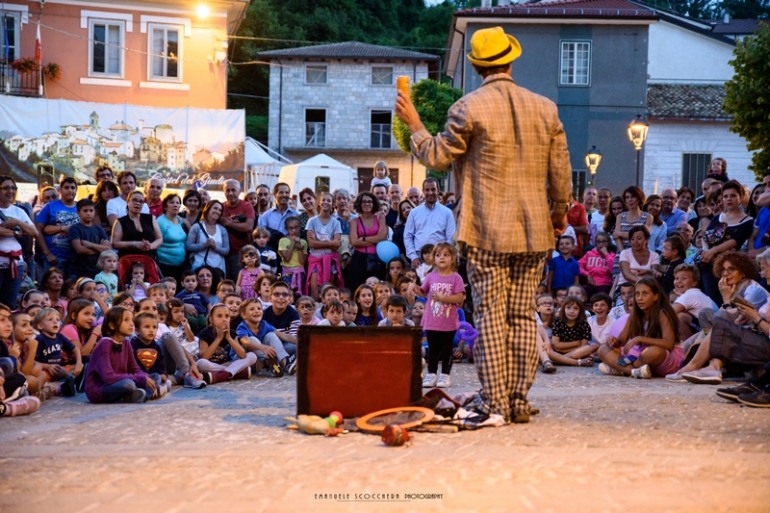 La magia del buskers festival sbarca a Castel del Giudice: 17 e 18 agosto