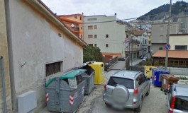 Manette per il piromane della notte: incendia i cassonetti dell'imondizia a via D'Aquino