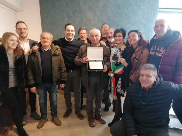 Scontrone e Villa festeggiano il pensionamento della guardia comunale Fabio Matta