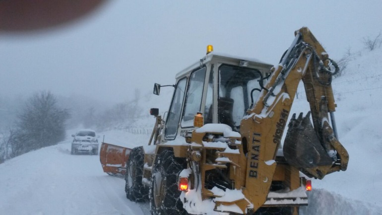 Compagnia carabinieri di Castel di Sangro, salvano automobilisti bloccati dalla neve