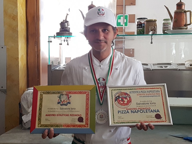 Castel di Sangro, Salvatore Iorio entra con “Il Sorriso” nell’albo dell’Accademia Italiana Pizza