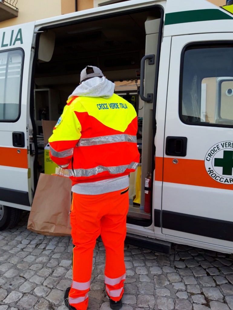 “Viviamol’Aq” dona alla Croce Verde di Roccaraso le visiere di autoprotezione