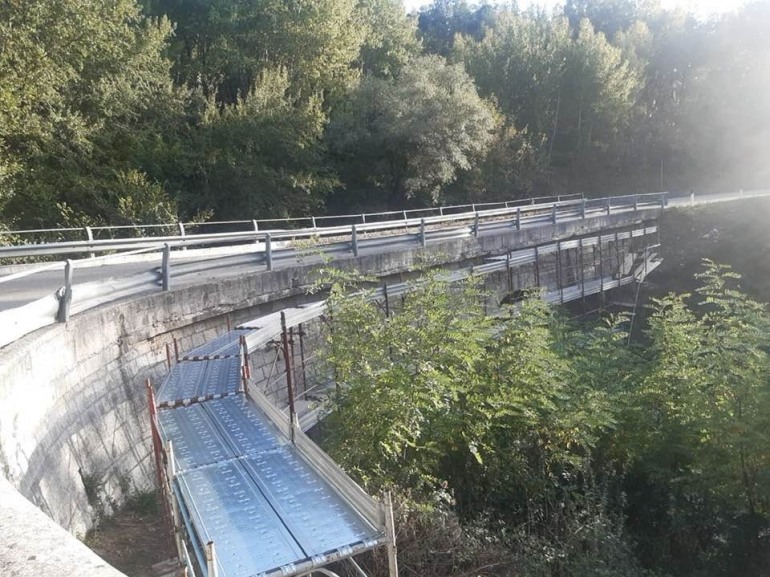 Chiusura al traffico sul ponte di Borrello, la viabilità sulla su S.S. 652 diventa un calvario per gli automobilisti