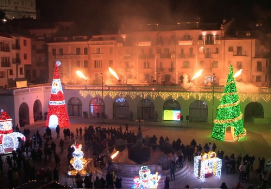 Capodanno a Castel di Sangro, Piazza Plebiscito si prepara per l'ultimo dell'anno
