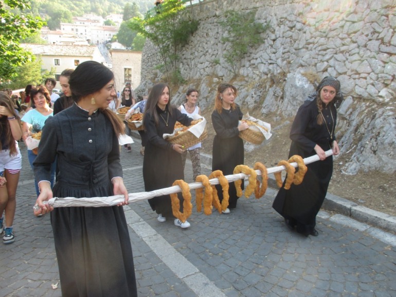 La ‘scurpella’, bontà insuperabile di Civitella Alfedena: ieri la sagra