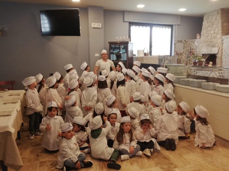 Castel di Sangro, i bambini del ‘Giannini’ a lezione dal pizzaiolo